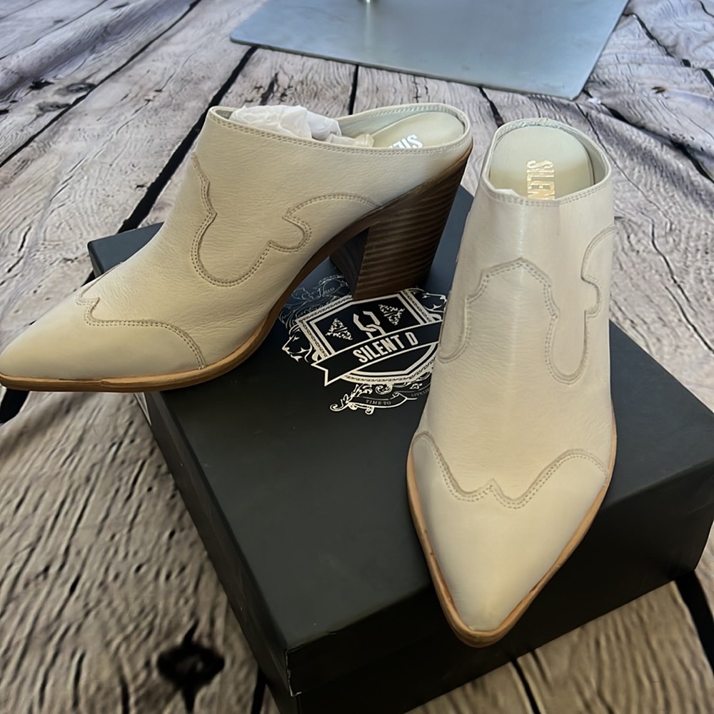 Western style off white mule